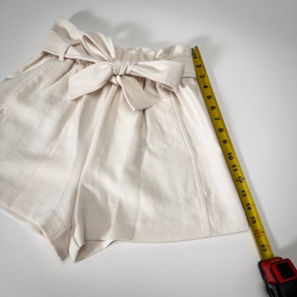 π€ Aritzia Wilfred Paperbag Shorts β Light Birch β Size 6 β Retail: $100 - Picture 3 of 10